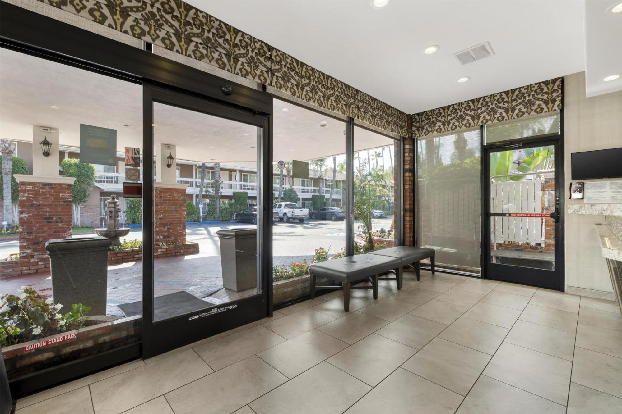 Best Western Plus Carriage Inn — Photos 3