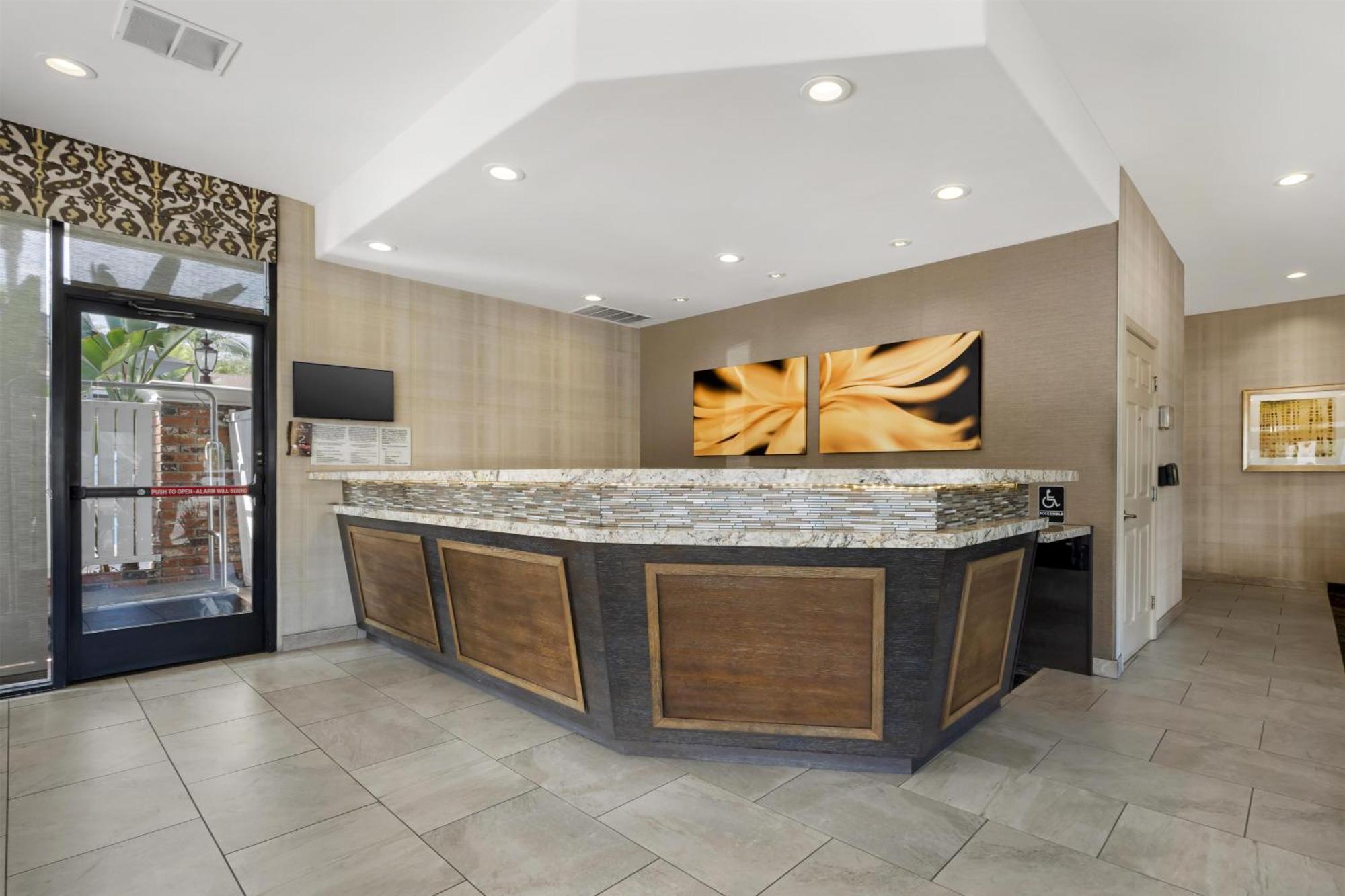 Best Western Plus Carriage Inn — Photos 2